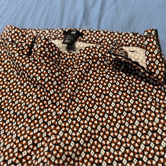 H&M Brown and White Patterned Pants - Picture 4 of 5